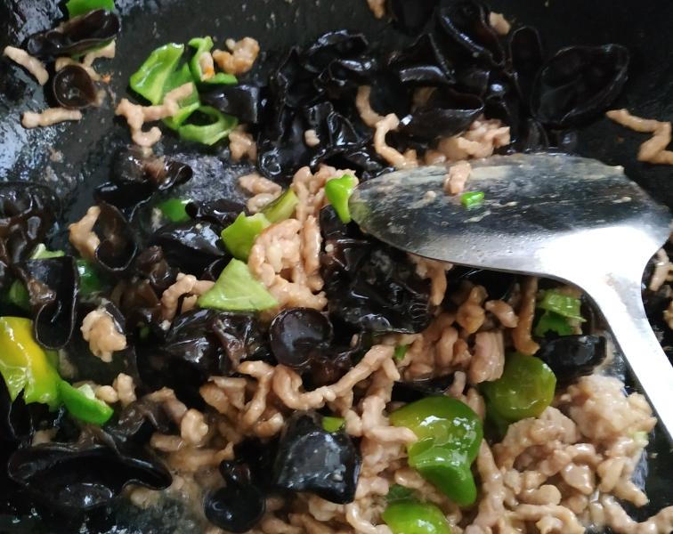 炸酱面的家常做法大全：传承经典的味道